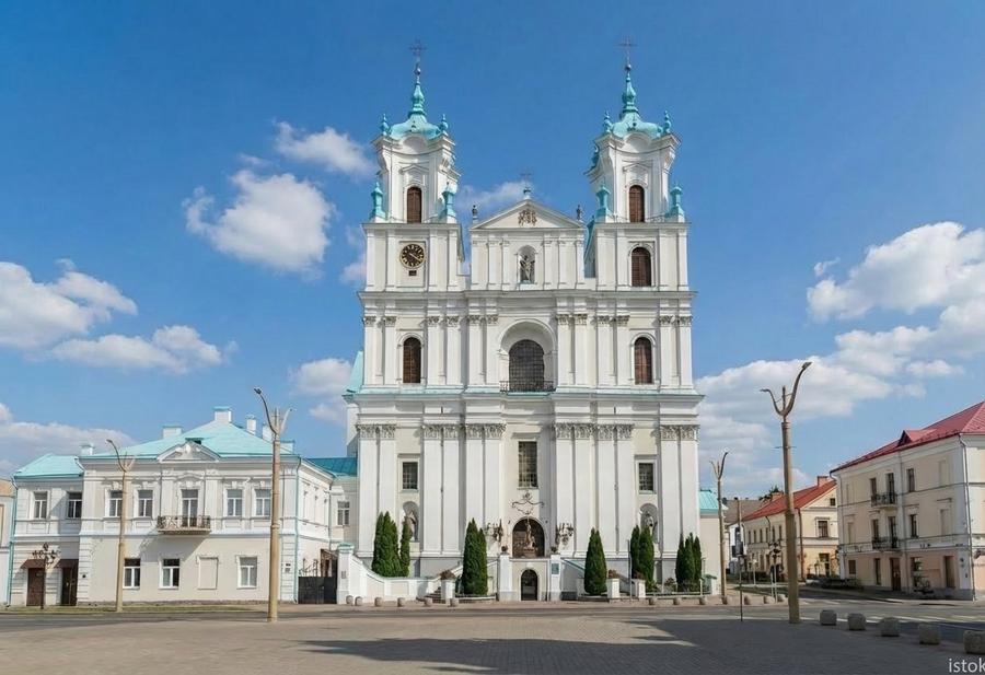 Автобус | От Огинского до Воловичей: история в камне из Москвы