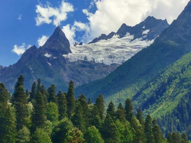 Это Кавказ — горы, дух, огонь