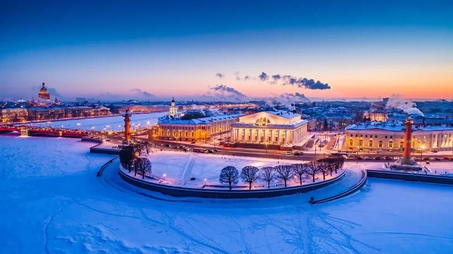 Выборг в Рождество: средневековая атмосфера и зимние чудеса