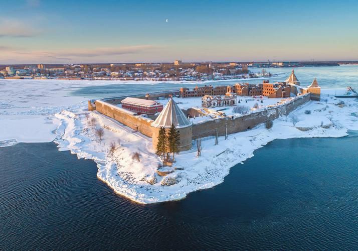 Петербург в снегу: где каждый дворец шепчет новогоднюю тайну
